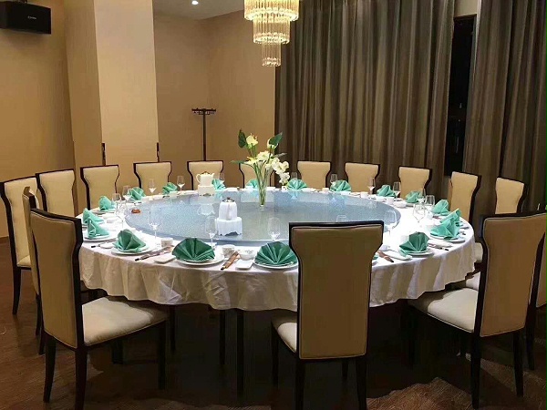 酒店餐桌椅