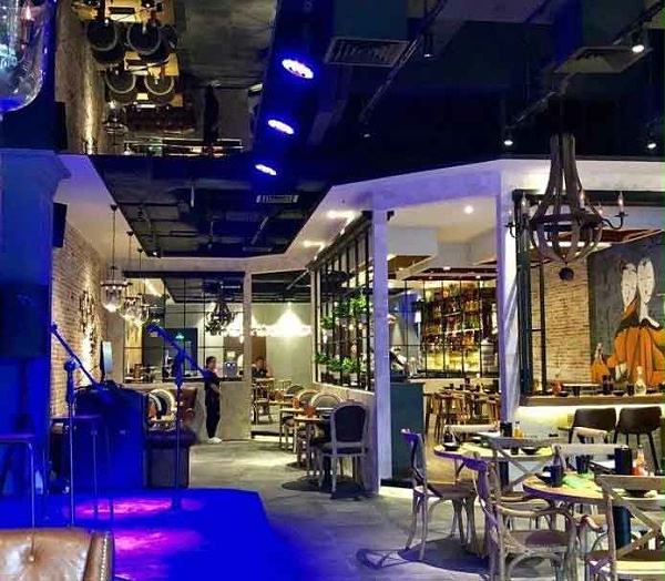 烧烤店餐桌椅