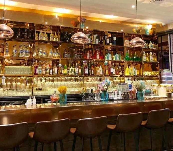 烧烤店餐桌椅