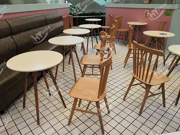皇烨家具：找工厂定制西餐厅桌椅的好处