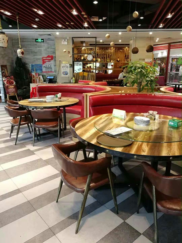 餐厅桌椅