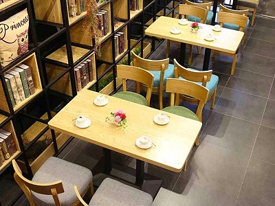 主题休闲小吃店实木餐厅桌椅