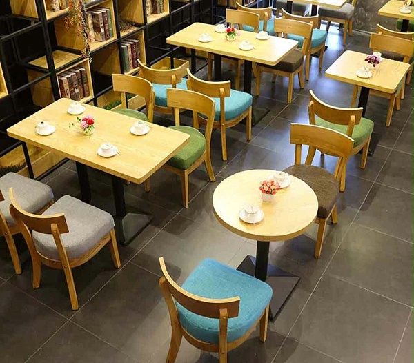 主题休闲小吃店实木餐厅桌椅