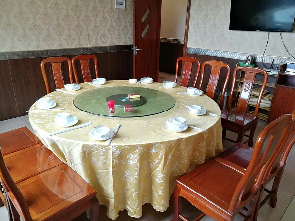 酒楼餐桌椅