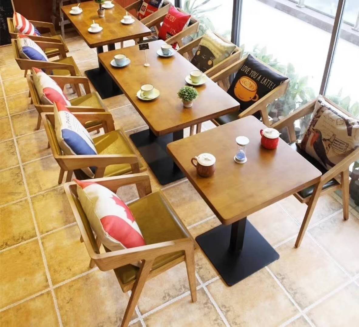 北欧实木餐桌椅