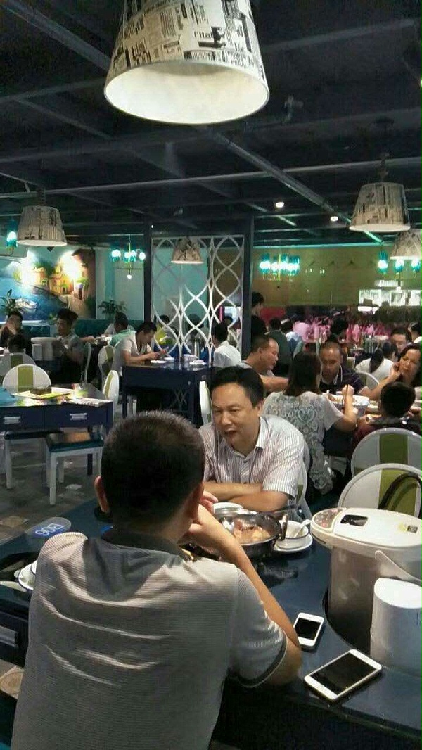 连锁店餐桌椅