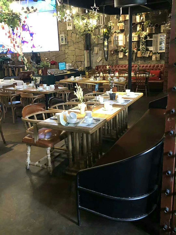 餐厅桌椅