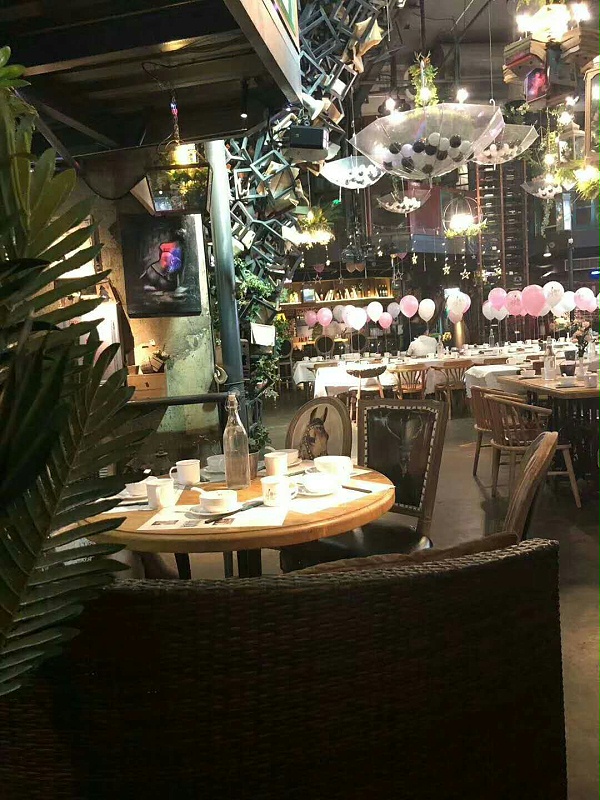 餐厅桌椅