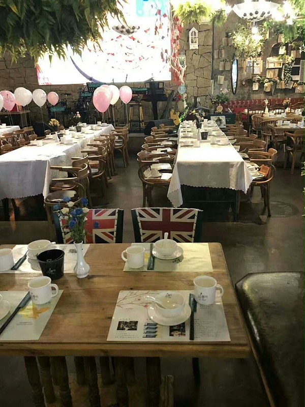 餐厅桌椅