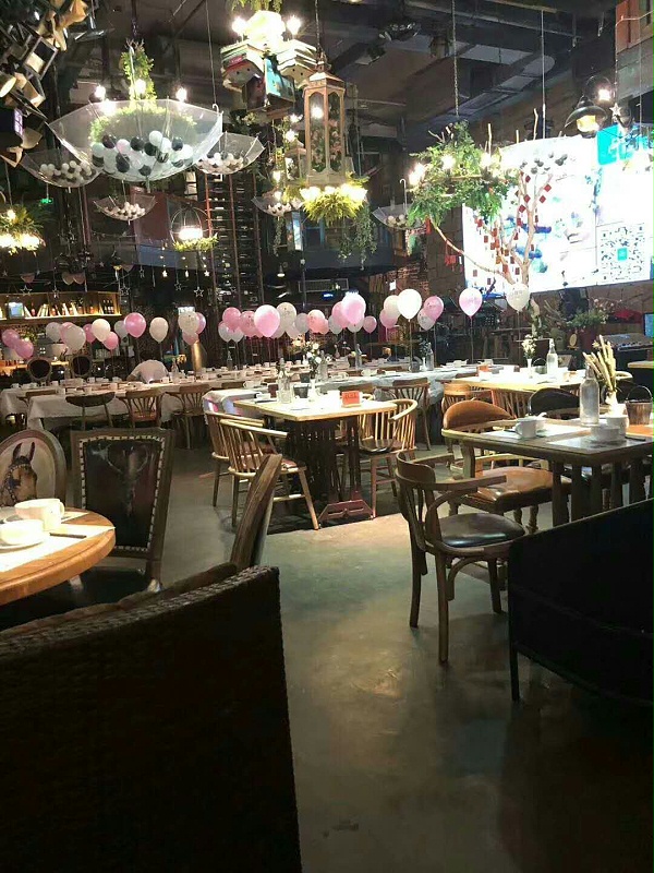 餐厅桌椅