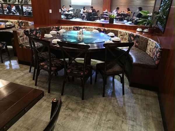主题餐厅桌椅