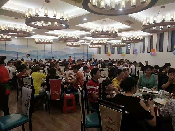 餐厅桌椅
