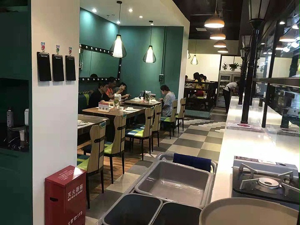 餐饮桌椅定做