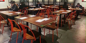 快餐厅桌椅